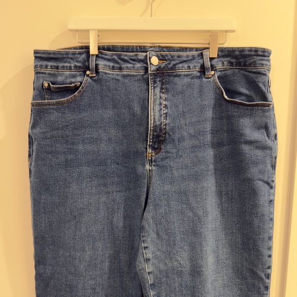 Universal Standard High Rise Curve Straight Leg Jeans (22) - Picture 1 of 2